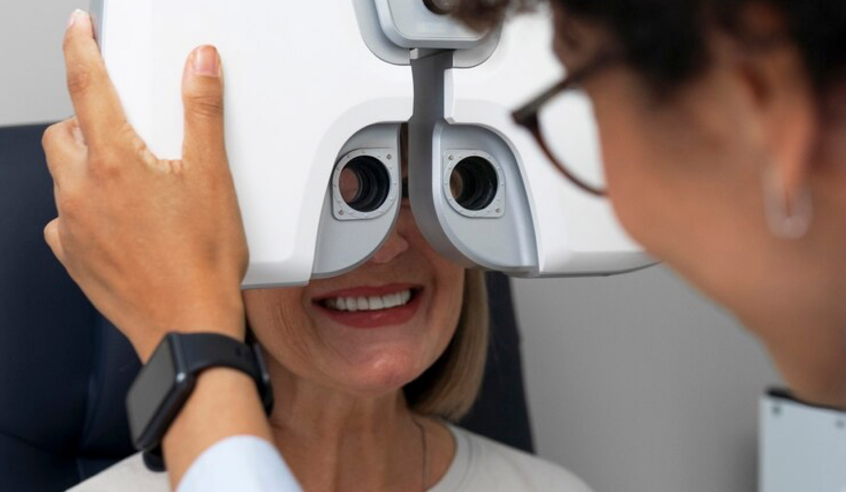 Servicios Ópticos > Examen visual 3 tonometria